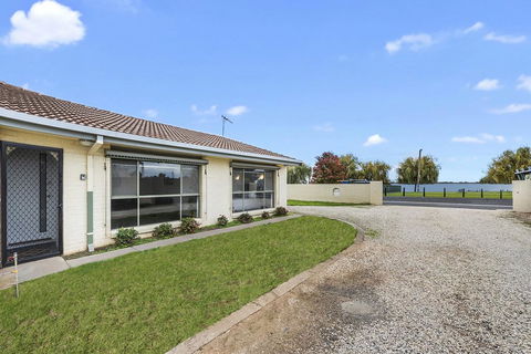 Lake Escape On Pool Avenue - Phillip Island Accommodation 0