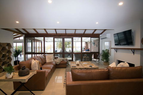 Lake House 61 Mulwala - Phillip Island Accommodation 1