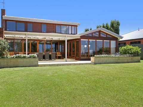 Lake House 61 Mulwala - Phillip Island Accommodation 0
