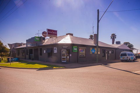 Lake Mulwala Hotel Motel - Phillip Island Accommodation 0