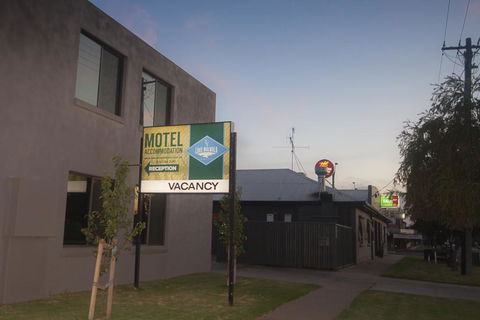 Lake Mulwala Hotel Motel - Phillip Island Accommodation 3