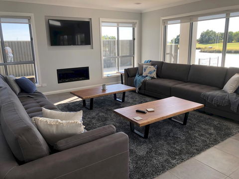 Lake Resort On Black Bull - Phillip Island Accommodation 3