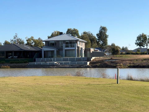 Lake Resort On Black Bull - Phillip Island Accommodation 1