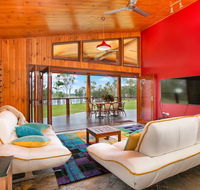 Lake Tinaroo Waterfrontage - Phillip Island Accommodation