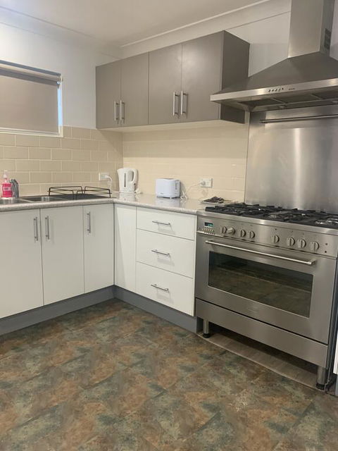 Lakeside Inn - Phillip Island Accommodation 3