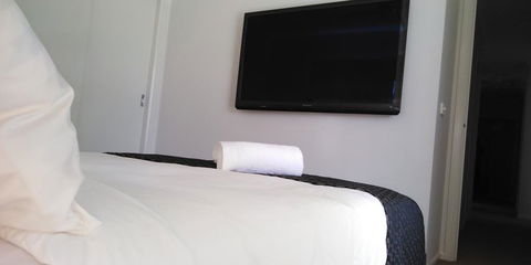 Lakeside Retreat & Business - Phillip Island Accommodation 1