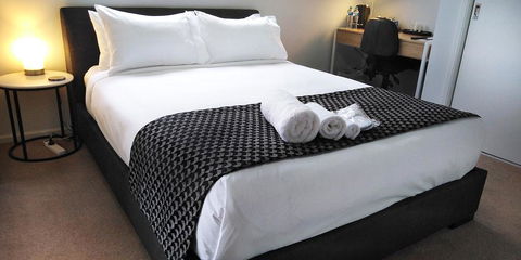 Lakeside Retreat & Business - Phillip Island Accommodation 0