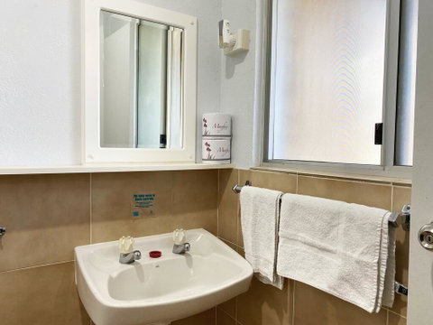Limestone Coast Tourist Park - Phillip Island Accommodation 0
