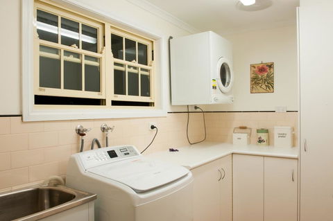 Linfield Cottage - Phillip Island Accommodation 1