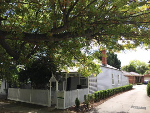 Lucy's Cottage - Phillip Island Accommodation 0