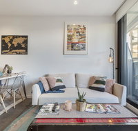 LUXURIOUS RIVERSIDE RESORT STYLE APARTMENTPOOLSPAGYMROOFTOP WITH CITY VIEWS - Phillip Island Accommodation