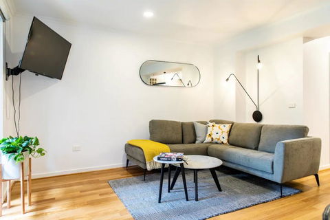Luxury Spacious 2 Bedroom Fitzroy Apartment - Phillip Island Accommodation 0