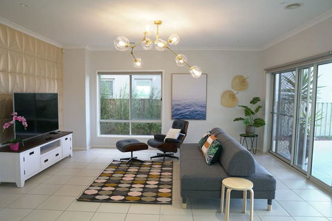 Luxury Waterfront Villa In Sanctuary Lakes - Phillip Island Accommodation 0