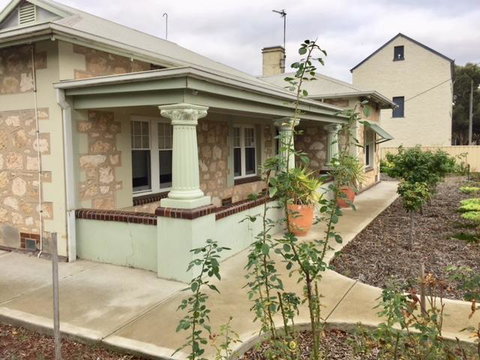 MacDonnell House Naracoorte - Phillip Island Accommodation 1