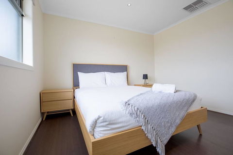 Magnificent Lux Stay@Mont Albert 4BR/WIFI/Garage - Phillip Island Accommodation 2