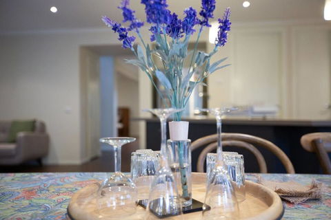 Magnificent Lux Stay@Mont Albert 4BR/WIFI/Garage - Phillip Island Accommodation 1