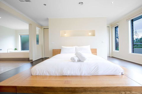 Magnificent Lux Stay@Mont Albert 4BR/WIFI/Garage - Phillip Island Accommodation 0