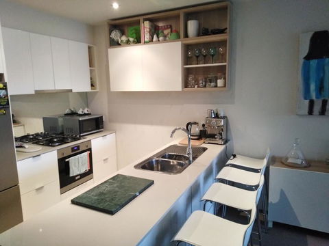 Marina View Apartment On The Maribyrnong River, Melbourne - Phillip Island Accommodation 3