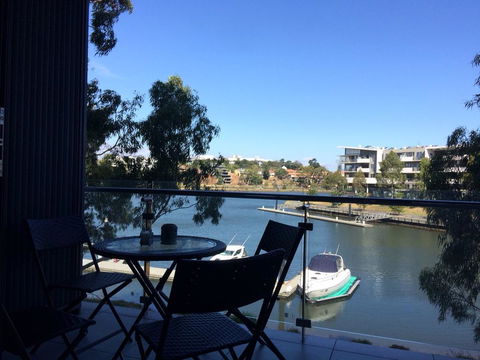 Marina View Apartment On The Maribyrnong River, Melbourne - Phillip Island Accommodation 0