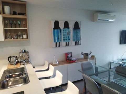 Marina View Apartment On The Maribyrnong River, Melbourne - Phillip Island Accommodation 2
