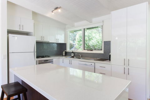 Maryrose - Beautiful, Close Walk To The Beach - Phillip Island Accommodation 2