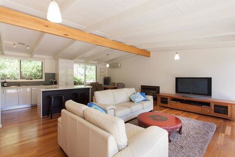 Maryrose - Beautiful, Close Walk To The Beach - Phillip Island Accommodation 3