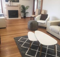 Melbourne delightful  comfortable home. Sleeps 10. Walk to train. 17 km from CBD. - Phillip Island Accommodation