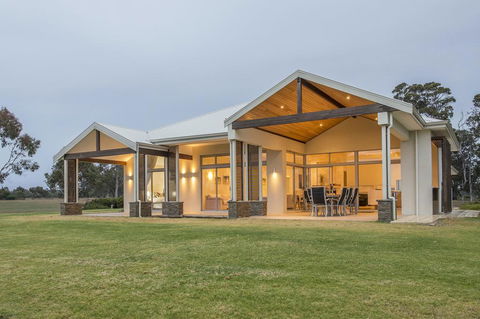 Metricup House - Elegant Country Retreat - Phillip Island Accommodation 0