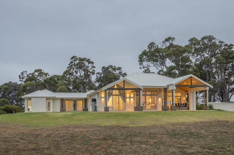 Metricup House - Elegant Country Retreat - Phillip Island Accommodation 1