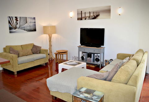 Metung Cottage - Phillip Island Accommodation 3