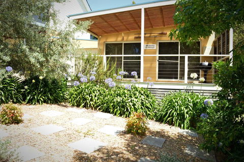Metung Cottage - Phillip Island Accommodation 0