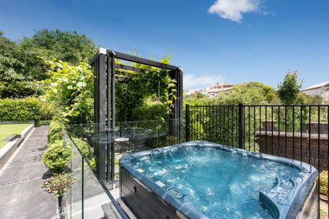 Mills Beach Retreat Luxury Family Retreat With Hydrotherapy Spa, Opposite Beach, Walk To Village - Phillip Island Accommodation 3