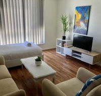 Modern Unit Near To Surfers Paradise - Phillip Island Accommodation