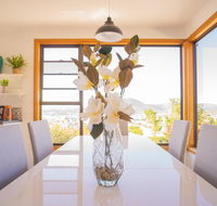 Moonah House-10 mins to CBD  MONA 4BR 2 BATH great view park 3 cars sleep 11 king bed en-suite - Phillip Island Accommodation