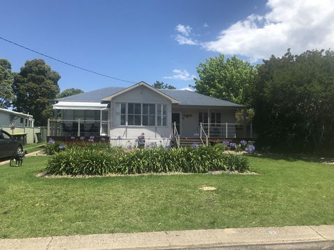 Moruya Holiday House - Phillip Island Accommodation 1