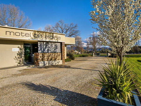 Myrtleford Motel On Alpine - Phillip Island Accommodation 1
