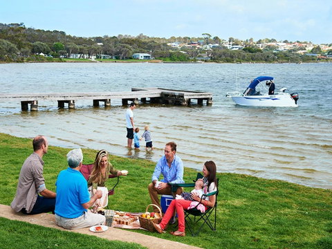 Augusta Escape Holiday Units - Phillip Island Accommodation 39