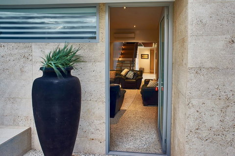 The Urban Beach House - Phillip Island Accommodation 6