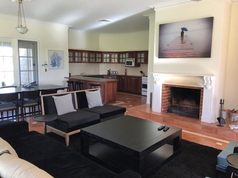 Caves Road Guest Houses - Phillip Island Accommodation 8