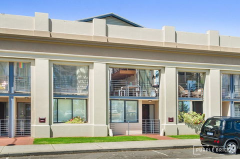 Spacious Central Townhouse - Phillip Island Accommodation 11