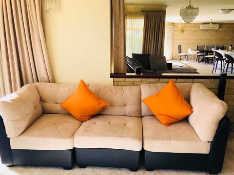 LA ANCHOR ON THE CANALS (MANDURAH) - Phillip Island Accommodation 2