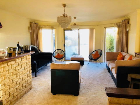 LA ANCHOR ON THE CANALS (MANDURAH) - Phillip Island Accommodation 1