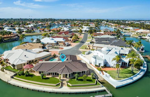 LA ANCHOR ON THE CANALS (MANDURAH) - Phillip Island Accommodation 0