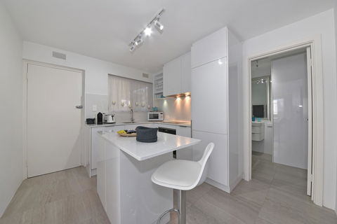 Cottesloe Apartment Close To Beach - Phillip Island Accommodation 11