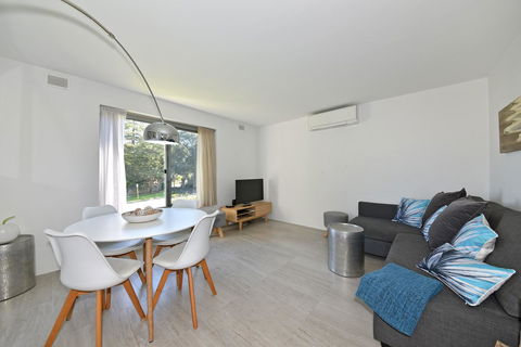 Cottesloe Apartment Close To Beach - Phillip Island Accommodation 17