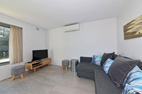 Cottesloe Apartment Close To Beach - Phillip Island Accommodation 7