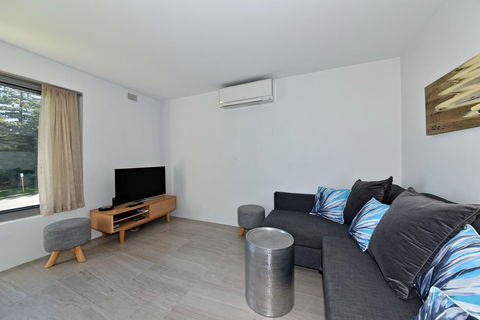 Cottesloe Apartment Close To Beach - Phillip Island Accommodation 10