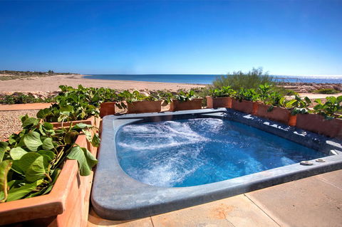 Mantarays Ningaloo Beach Resort - Phillip Island Accommodation 7