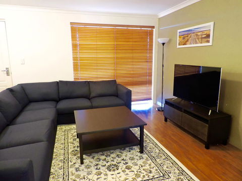 Silver Gull Family Retreat - Phillip Island Accommodation 2