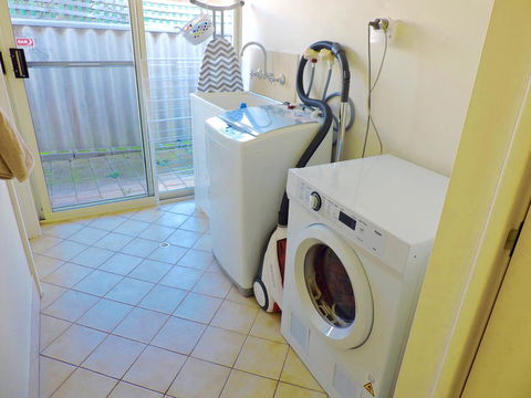 Silver Gull Family Retreat - Phillip Island Accommodation 9